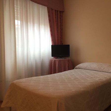 Hotel Restaurante Derby O Carballiño Zewnętrze zdjęcie