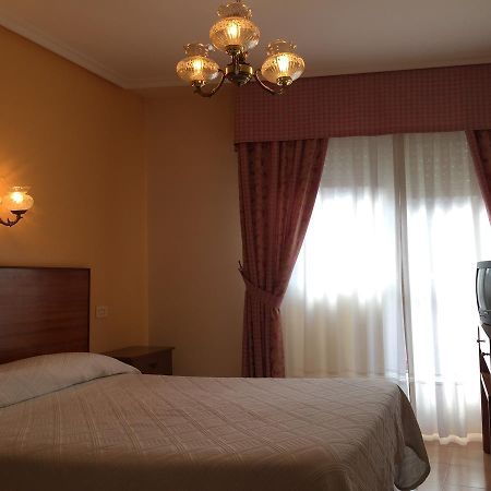 Hotel Restaurante Derby O Carballiño Zewnętrze zdjęcie