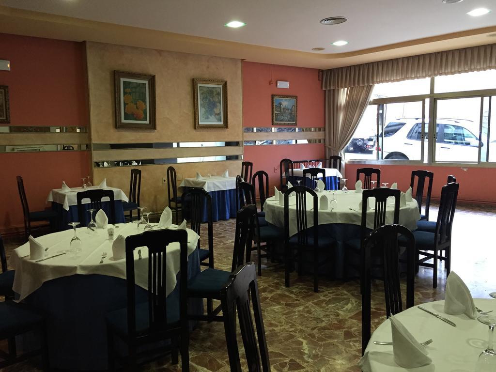 Hotel Restaurante Derby O Carballiño Zewnętrze zdjęcie
