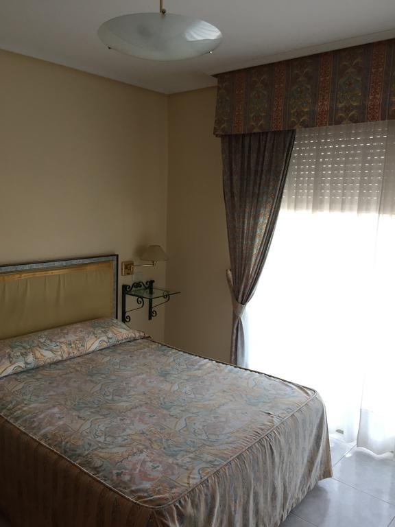 Hotel Restaurante Derby O Carballiño Pokój zdjęcie