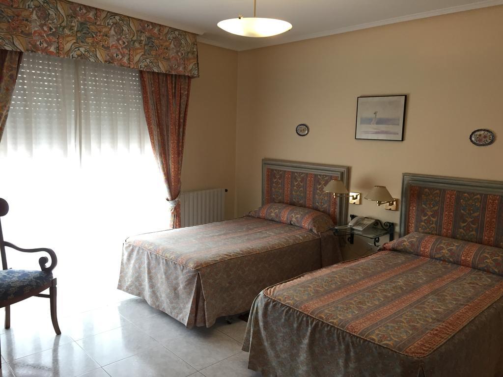 Hotel Restaurante Derby O Carballiño Zewnętrze zdjęcie