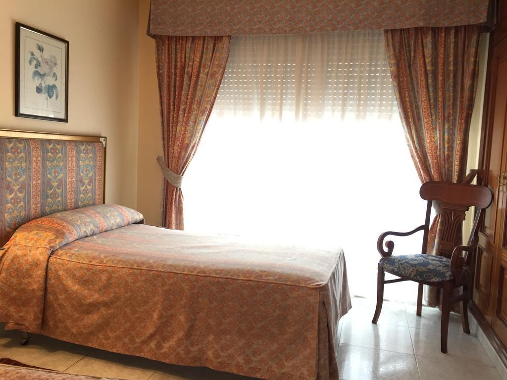 Hotel Restaurante Derby O Carballiño Zewnętrze zdjęcie