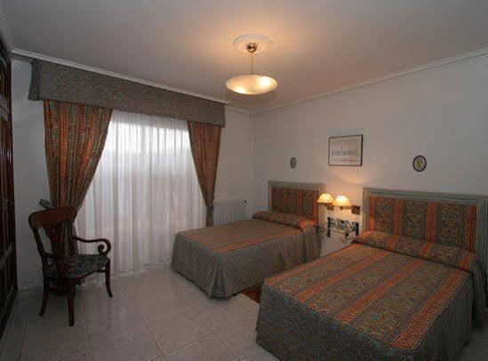Hotel Restaurante Derby O Carballiño Zewnętrze zdjęcie