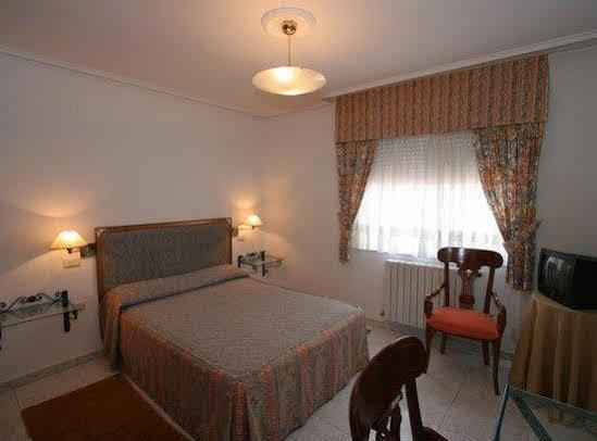 Hotel Restaurante Derby O Carballiño Zewnętrze zdjęcie