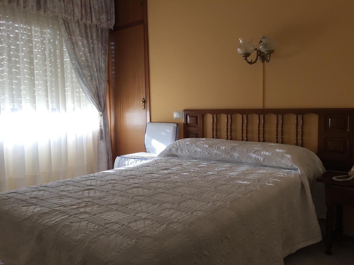 Hotel Restaurante Derby O Carballiño Zewnętrze zdjęcie