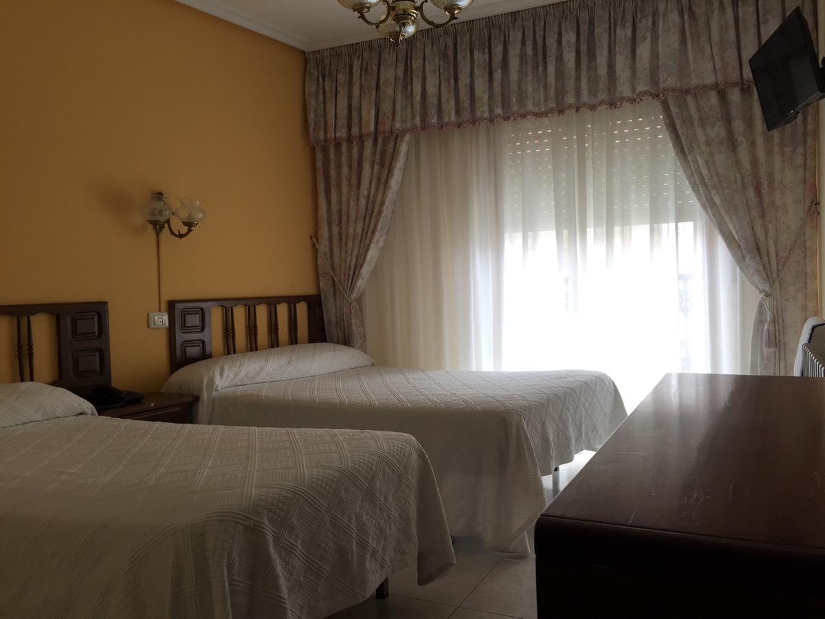 Hotel Restaurante Derby O Carballiño Zewnętrze zdjęcie