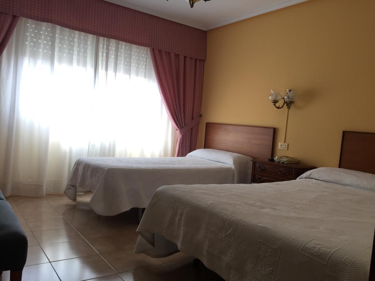 Hotel Restaurante Derby O Carballiño Zewnętrze zdjęcie