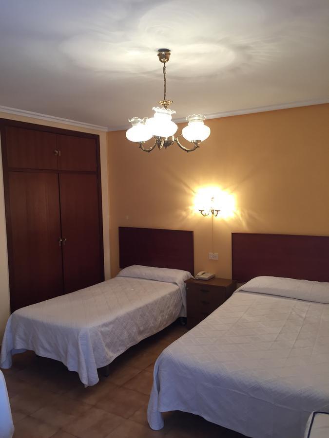 Hotel Restaurante Derby O Carballiño Zewnętrze zdjęcie