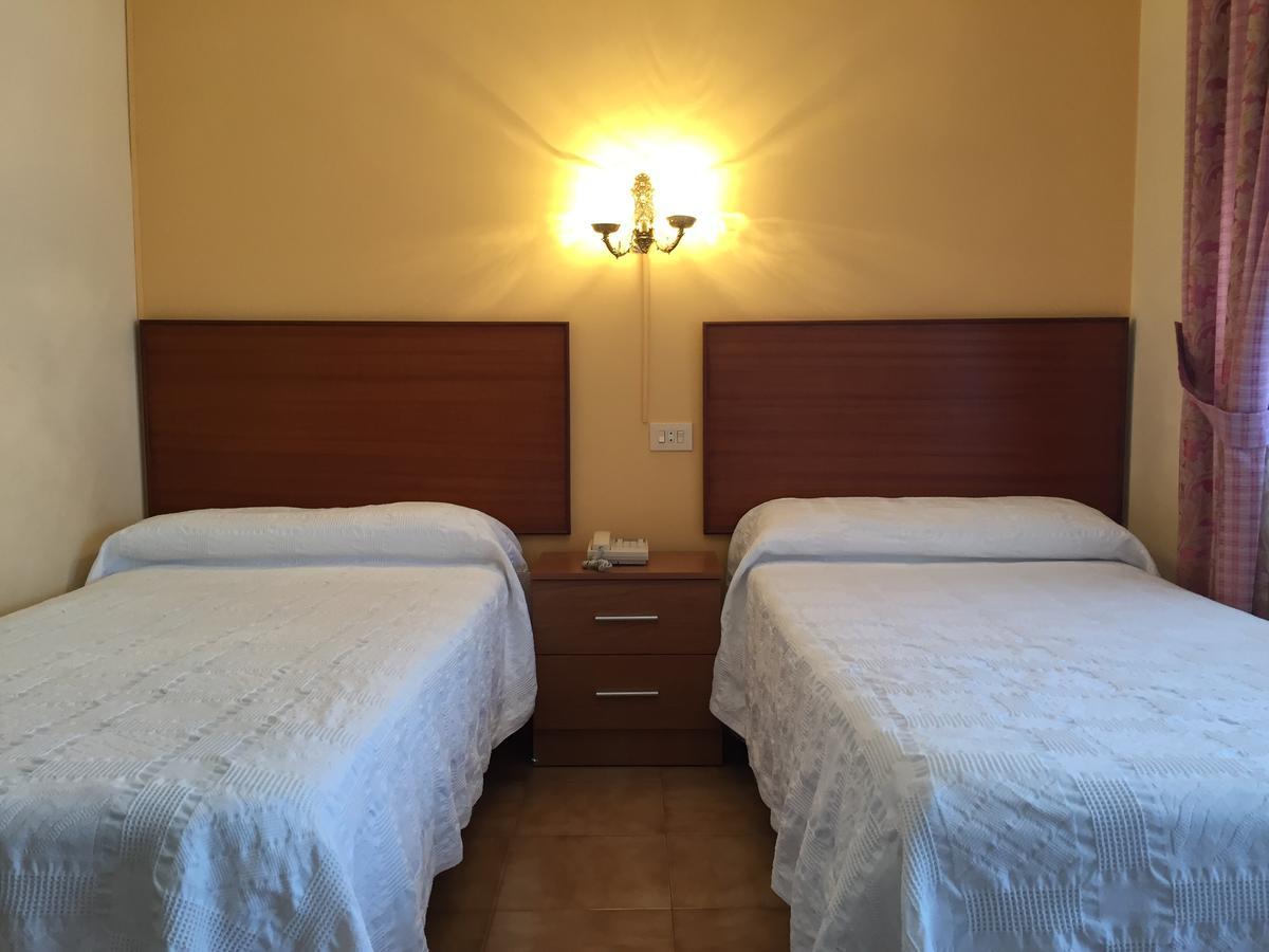 Hotel Restaurante Derby O Carballiño Zewnętrze zdjęcie