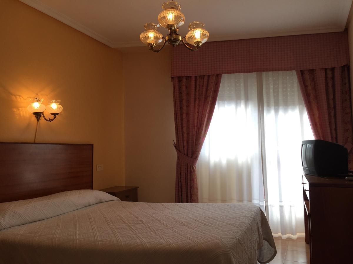 Hotel Restaurante Derby O Carballiño Zewnętrze zdjęcie