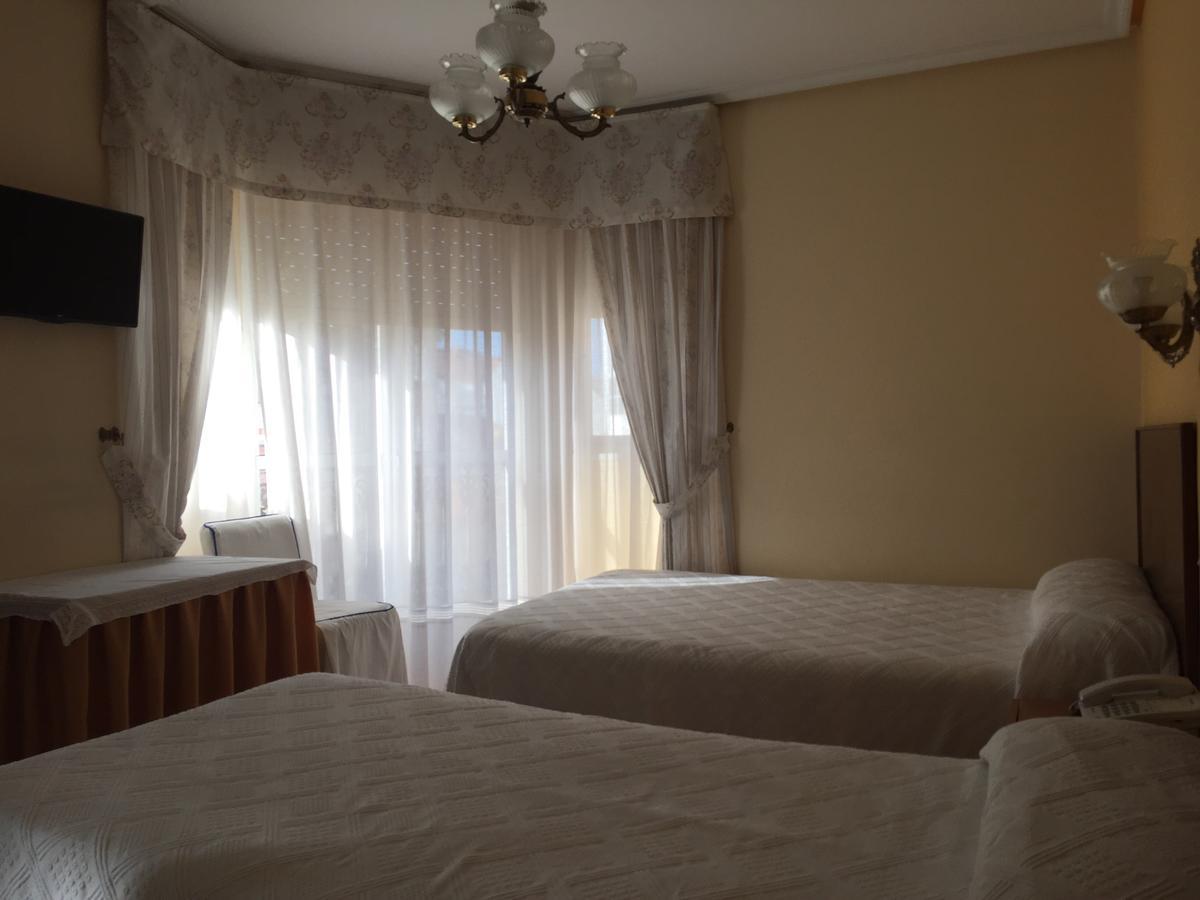 Hotel Restaurante Derby O Carballiño Zewnętrze zdjęcie