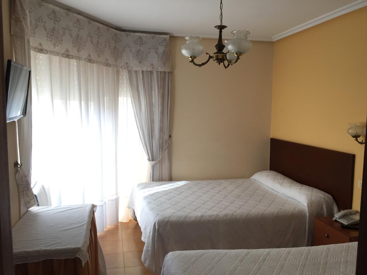 Hotel Restaurante Derby O Carballiño Zewnętrze zdjęcie