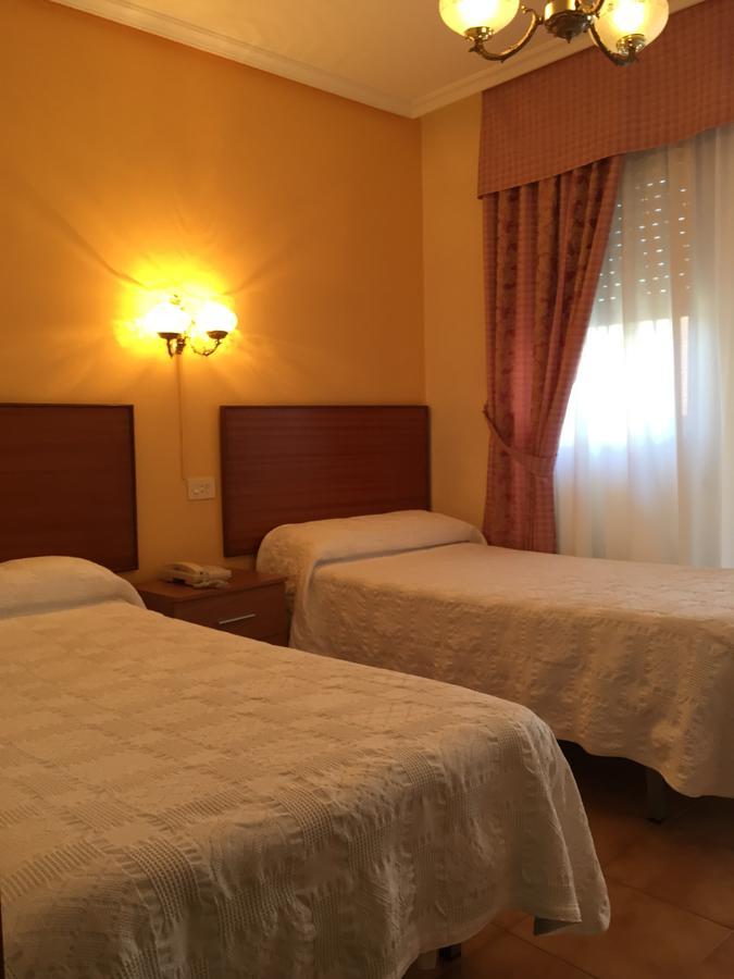 Hotel Restaurante Derby O Carballiño Zewnętrze zdjęcie